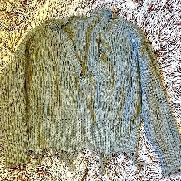Gray Loose knitted frayed sweater - Picture 3 of 5